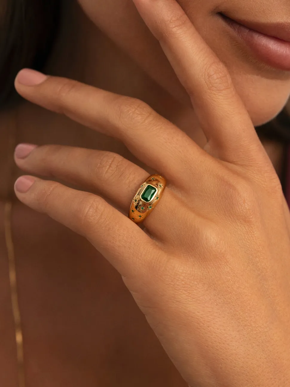 Anillo Charlotte Esmeralda Baño Oro