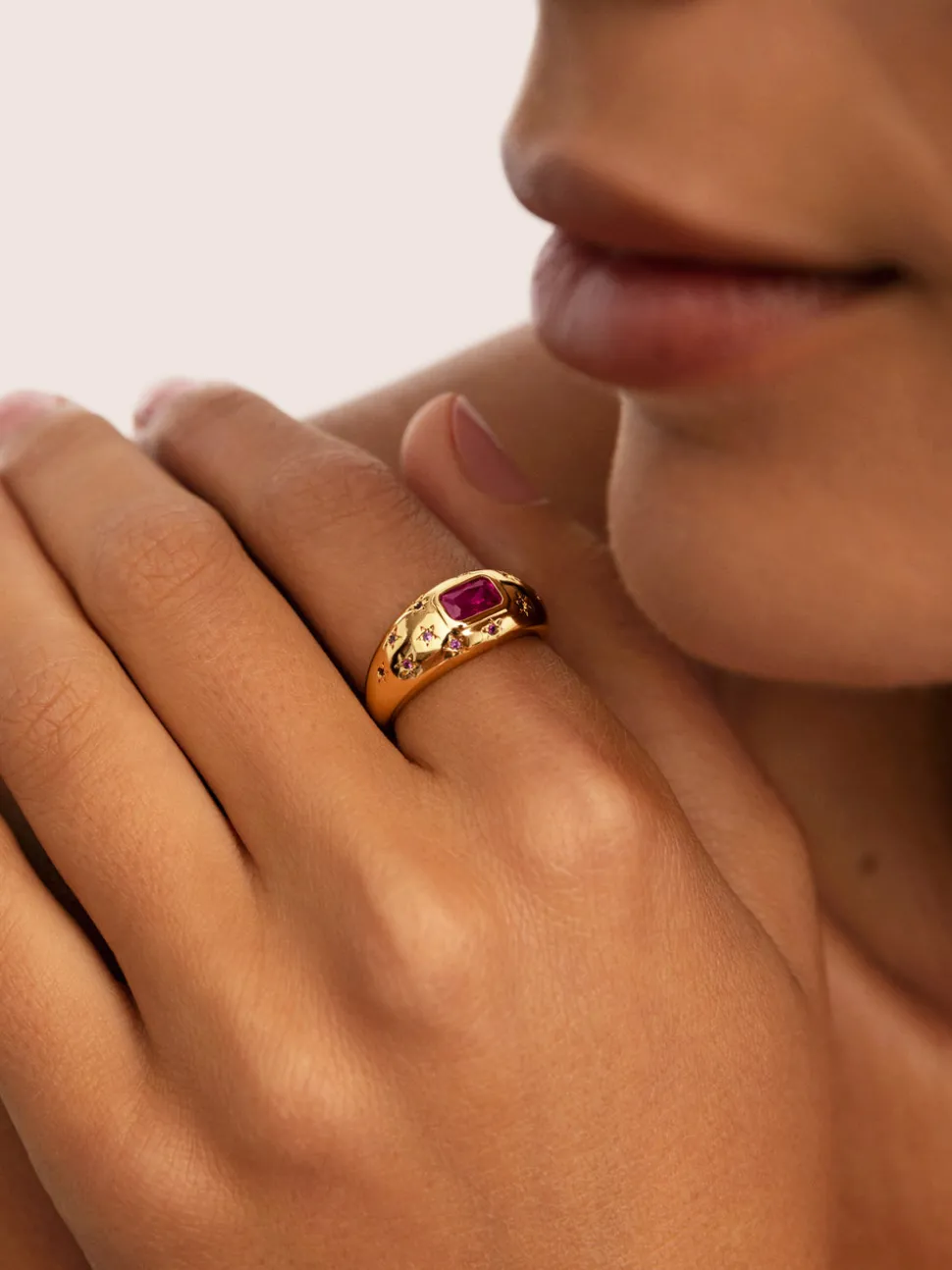Anillo Charlotte Fucsia Baño Oro