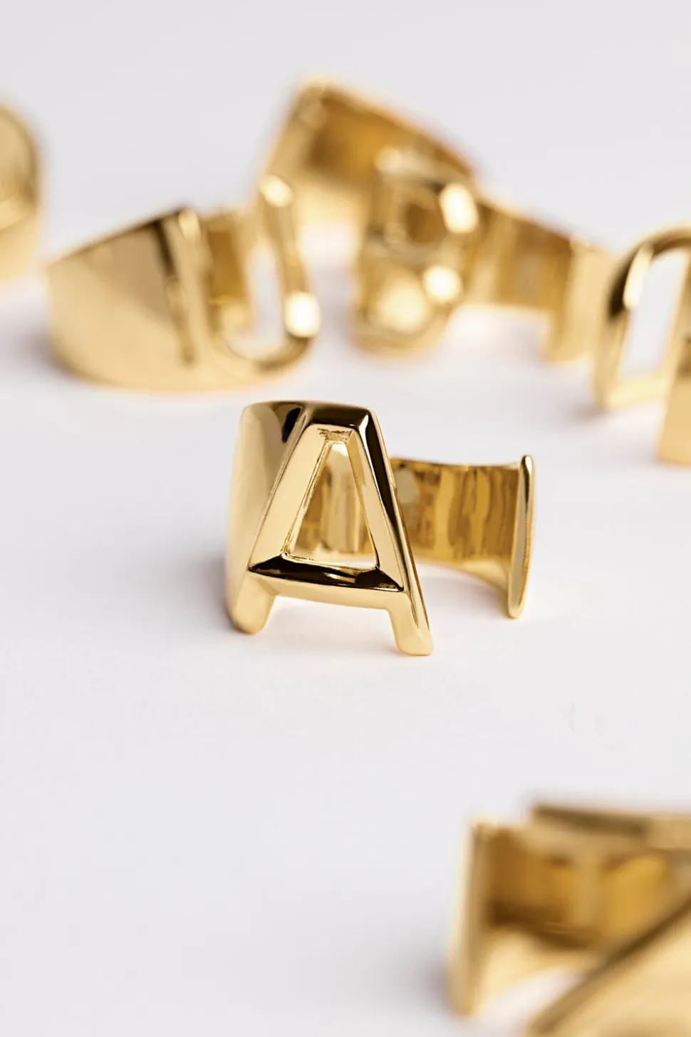 Anillo Personalizado Letter Signet Baño Oro