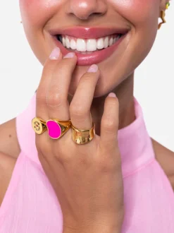 Anillo Signet Bean Neon Pink Enamel Baño Oro