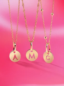 Charm Mini Medallion Letter Acero Baño Oro