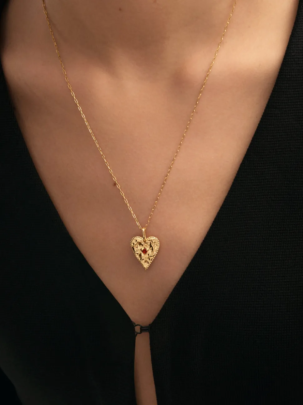 Charm Raw Heart Baño Oro