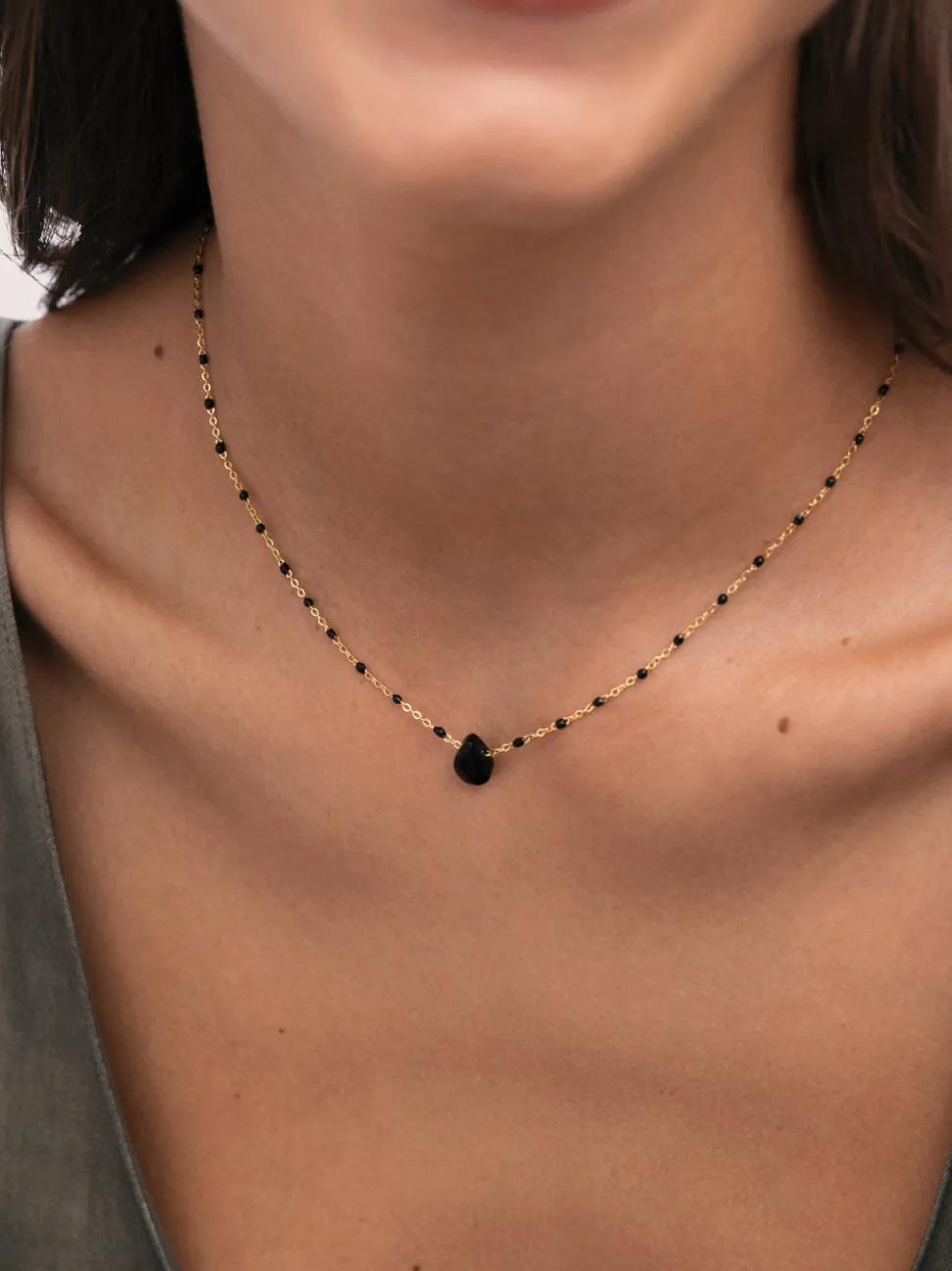 Collar Hydra Negro Acero Baño Oro