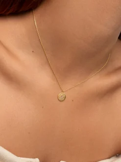 Collar Medallion Spark Color Baño Oro