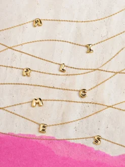 Collar Personalizado Hailey Letter Acero Baño Oro