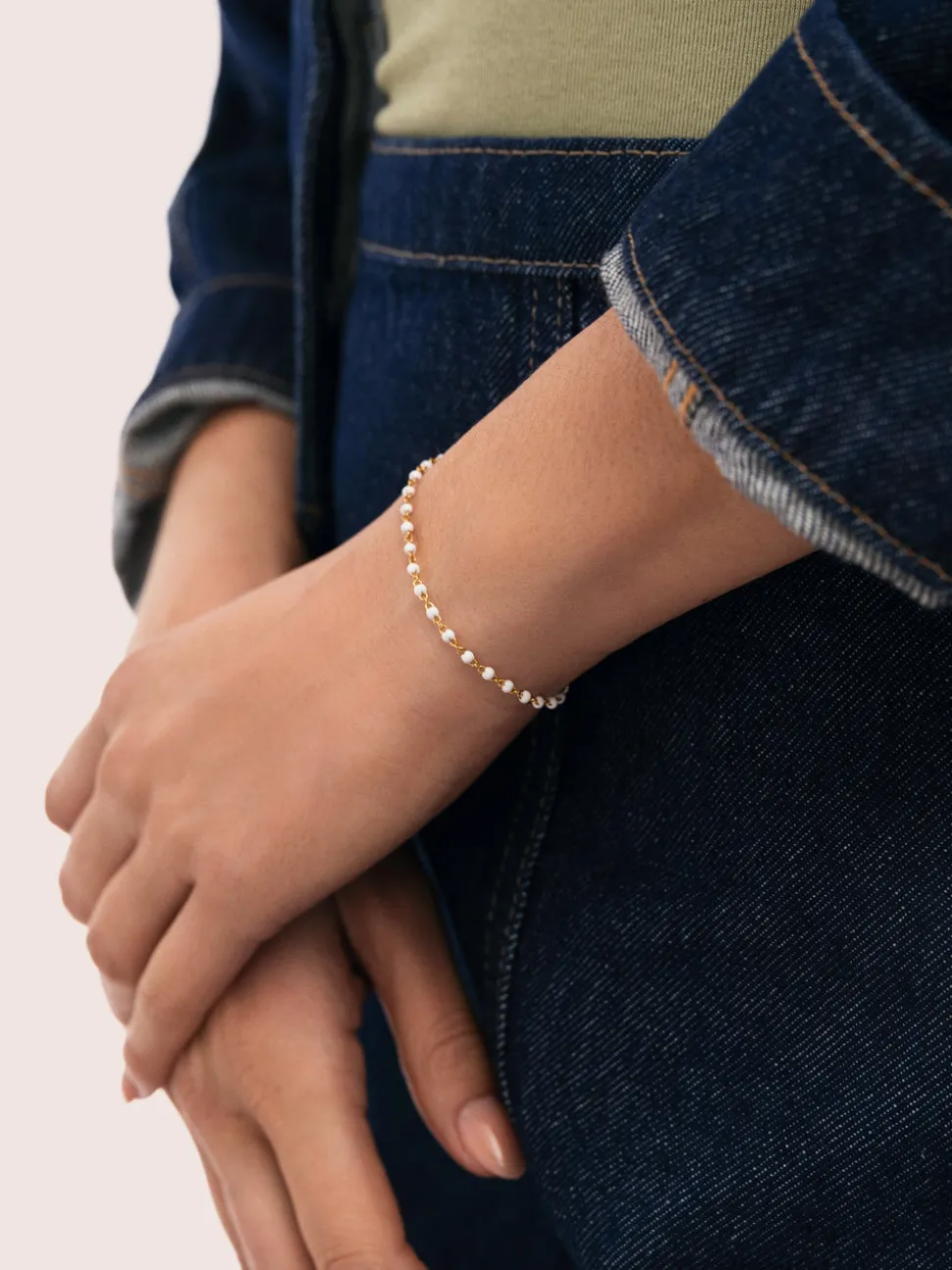 Pulsera Dots Enamel Blanco Acero Baño Oro